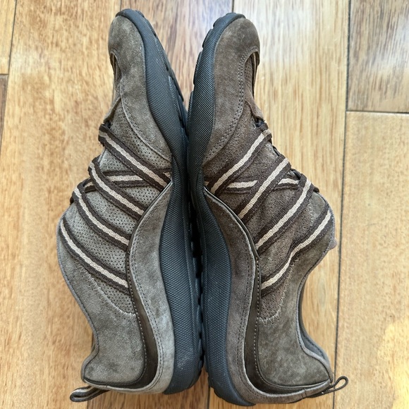 Privo by Clarks Suede slip on shoes size 7M - Picture 3 of 4